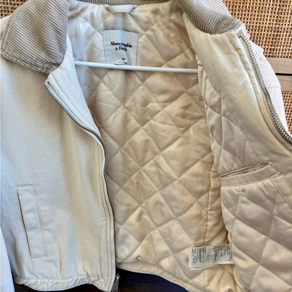 Abercrombie & Fitch Women's Beige Bomber Jacket - Picture 4 of 6